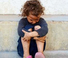 El 27,5 % de niños viven en España bajo el umbral de la pobreza